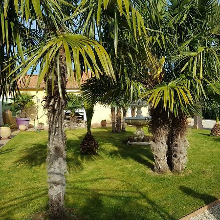 19 Rue Du Cadran Lägenhet Montmorillon Exteriör bild